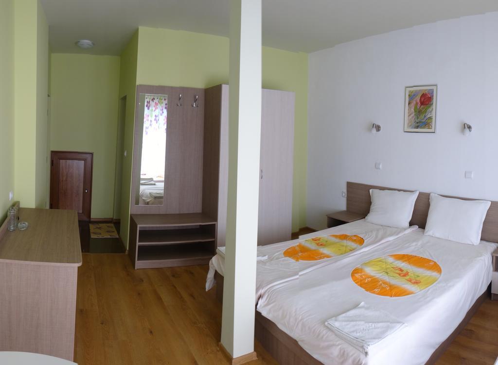Guest House Rosa Kiten  Δωμάτιο φωτογραφία